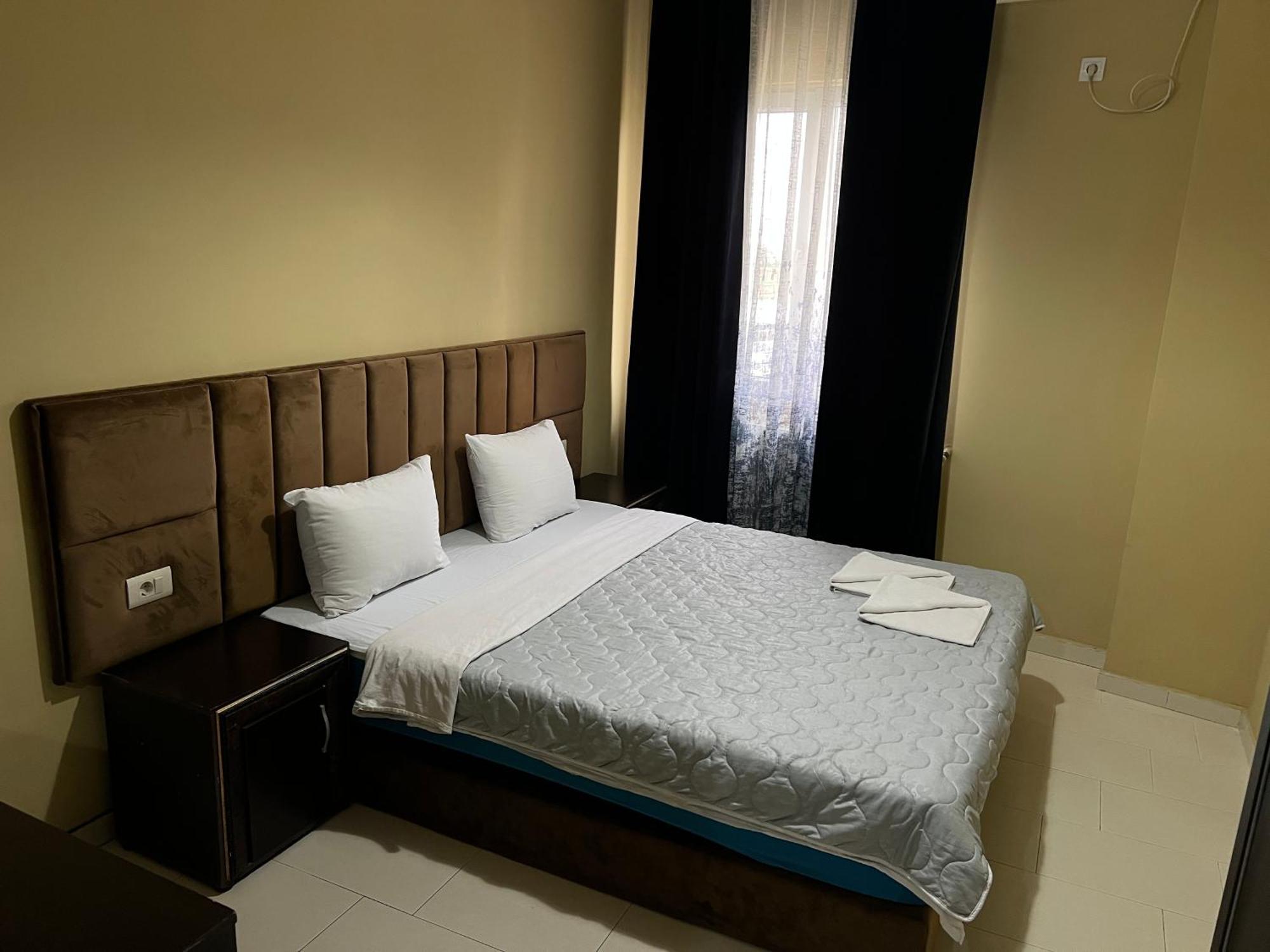 Hotel Yal Restaurant Tetovo Buitenkant foto
